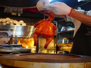 Món gà quay lò gốm độc đáo tại Giang Môn
