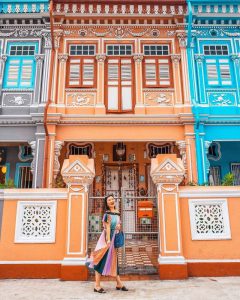 Con phố 7 sắc cầu vồng tại Koon Seng Road