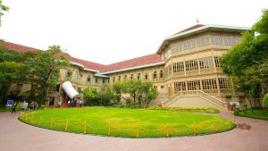Tòa cung điện cổ kính