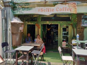 Selfie Coffee ở khu phố Haji