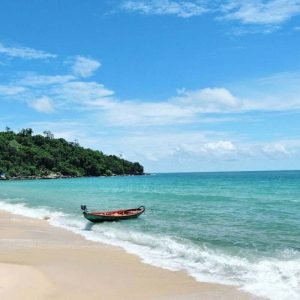 Trải nghiệm tắm biển tại Gành Dầu